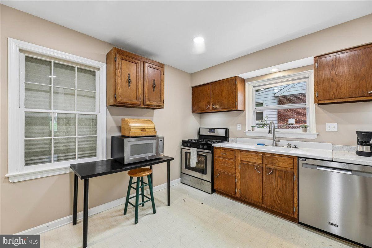 2709 Fenimore Road photo 8