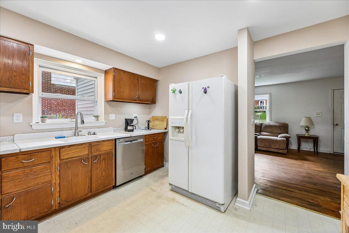 2709 Fenimore Road photo 9