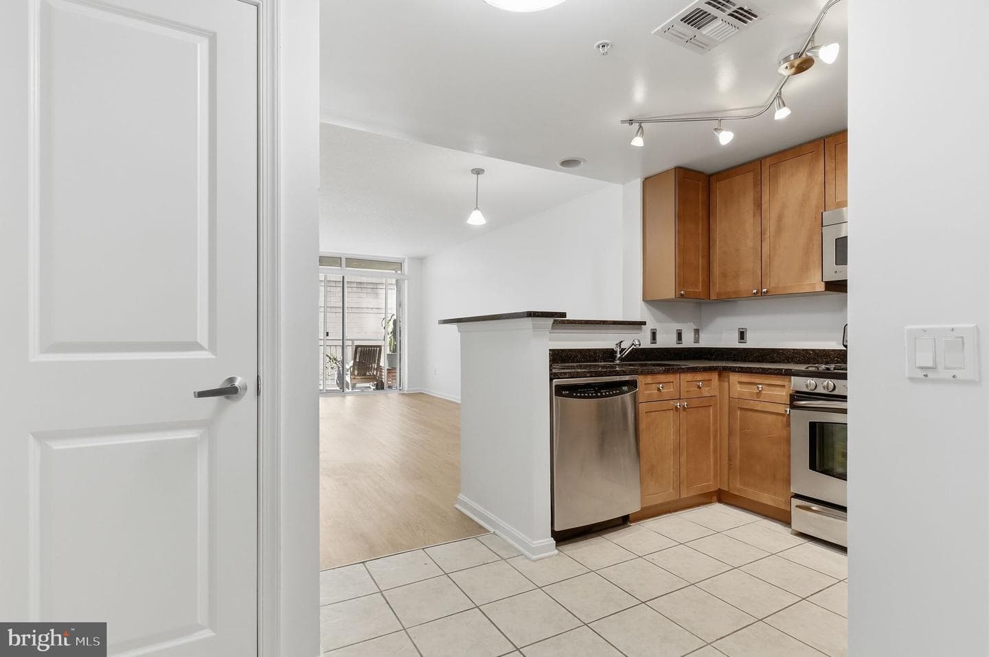 930 Wayne Avenue #201 photo 3