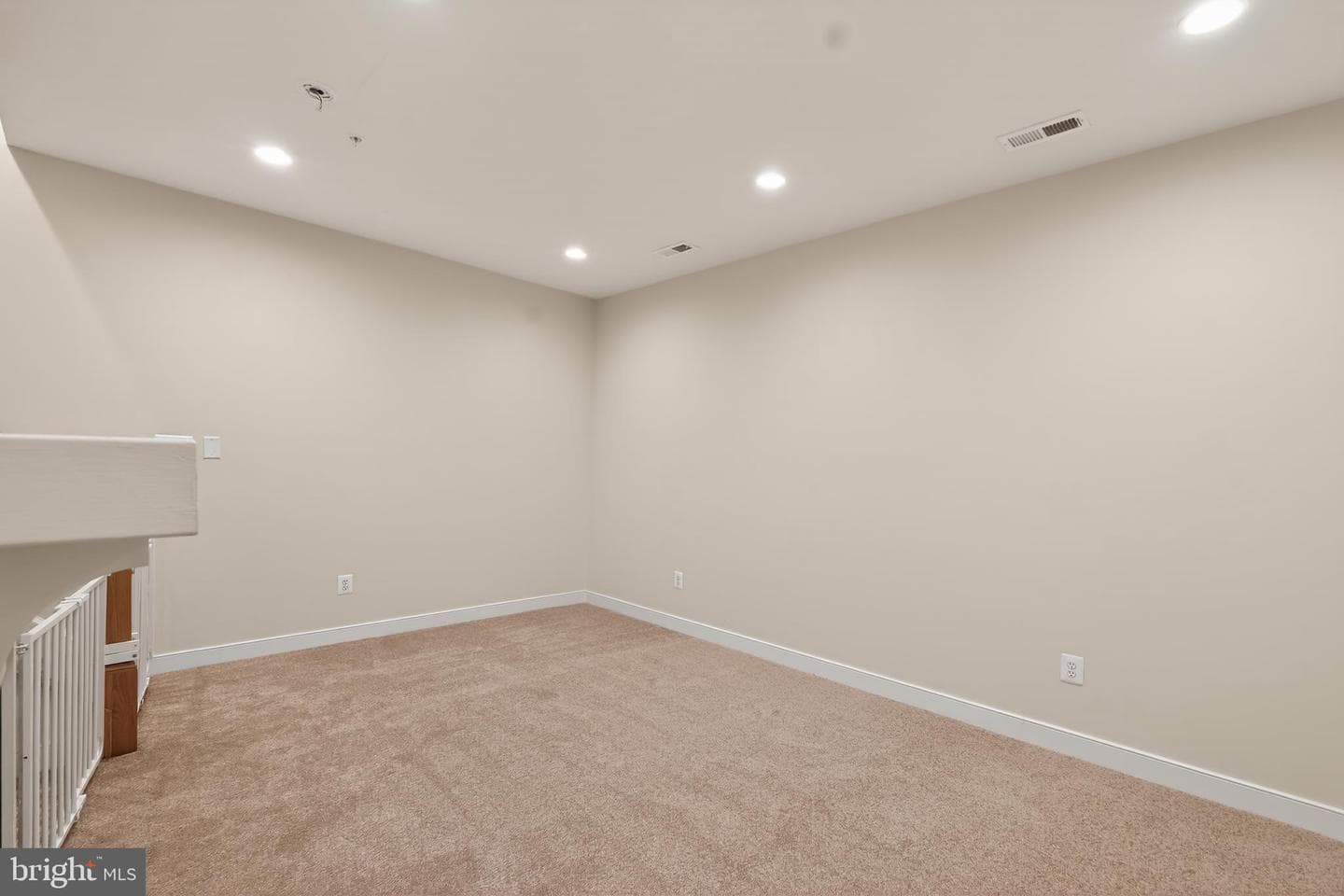 2711 Cassedy Street photo 26