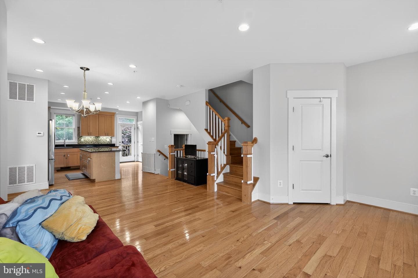 2711 Cassedy Street photo 4