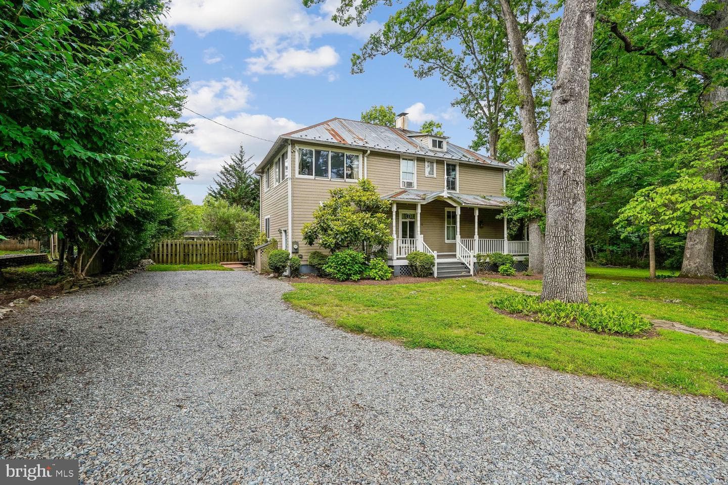 16 Maple Avenue photo 3