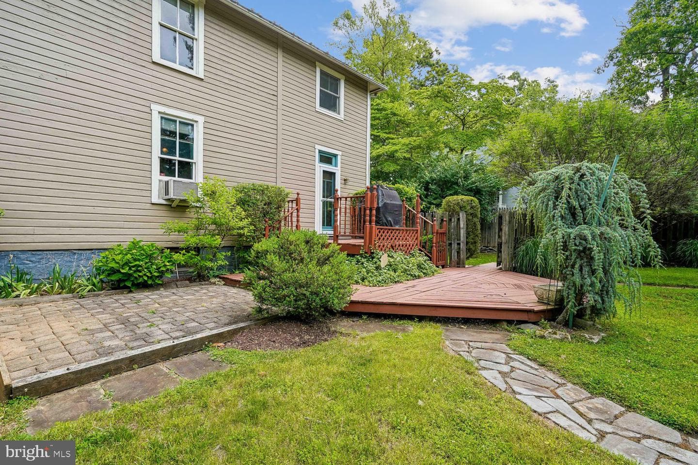 16 Maple Avenue photo 4