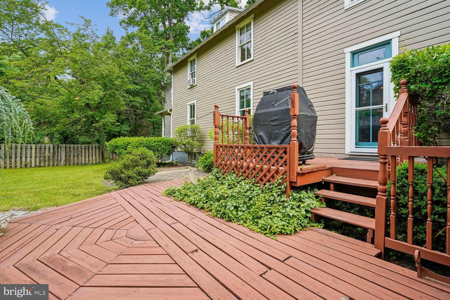 16 Maple Avenue photo 5