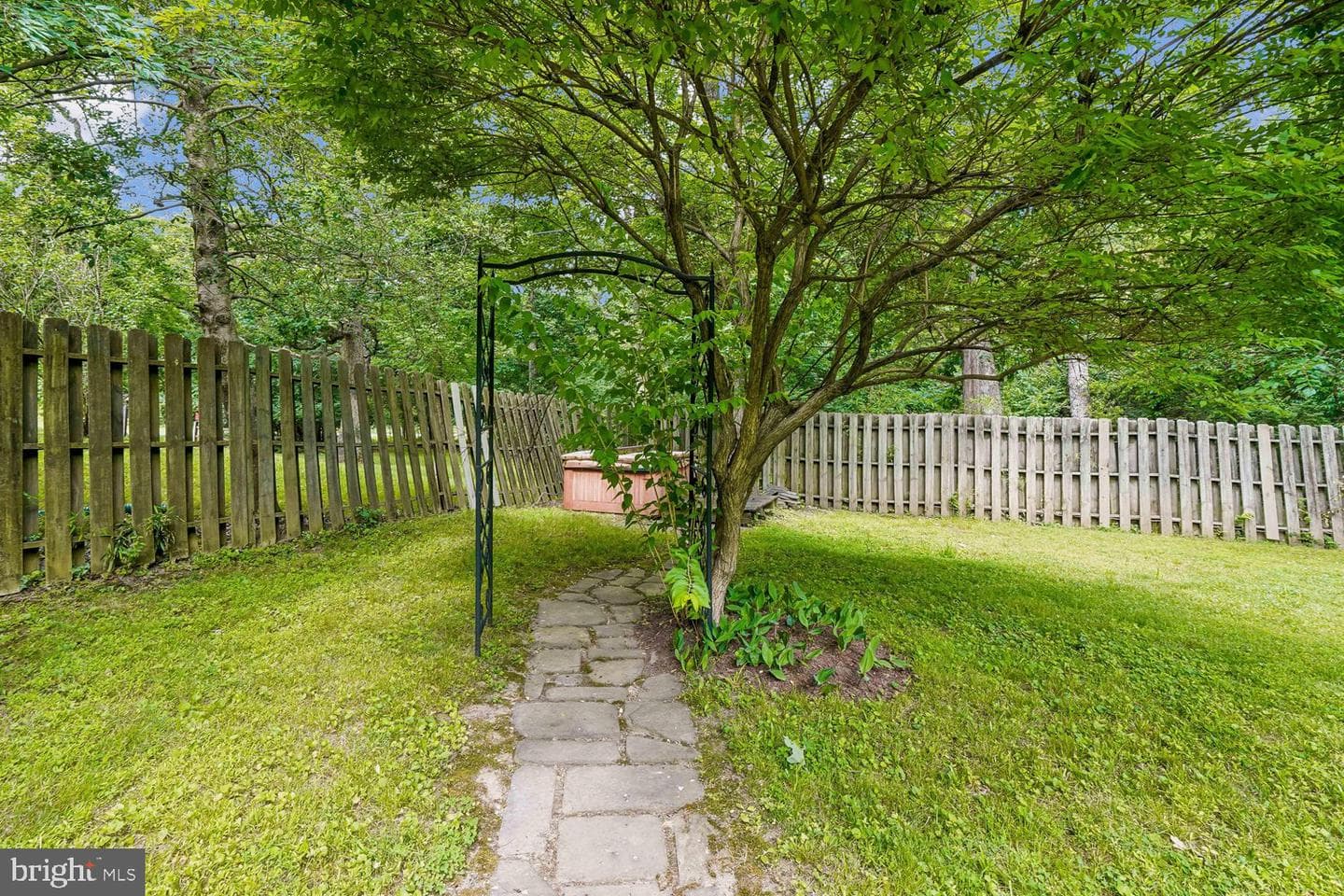 16 Maple Avenue photo 59