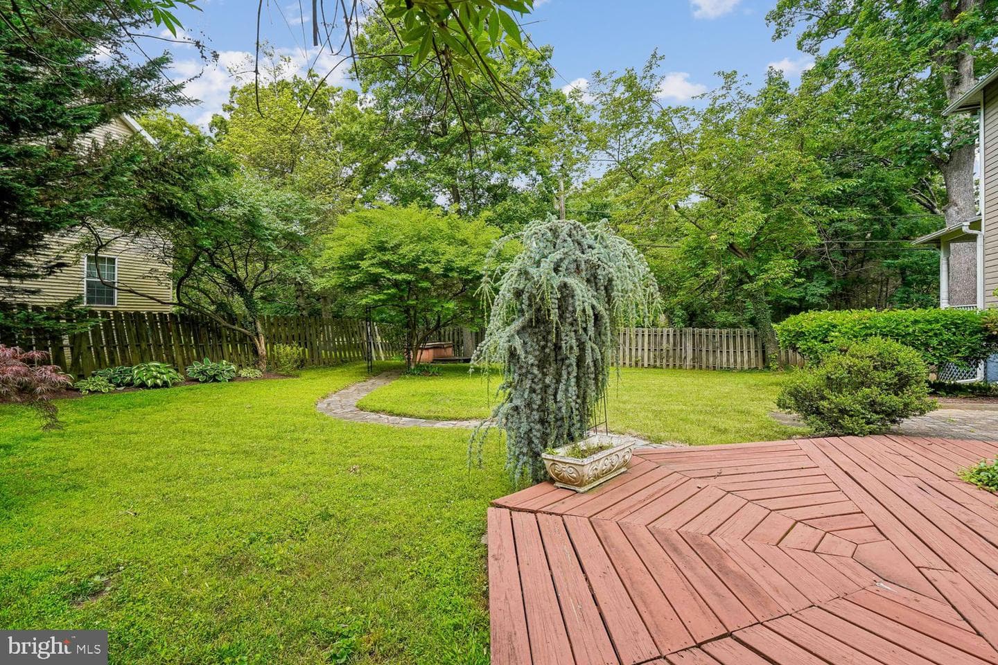16 Maple Avenue photo 60