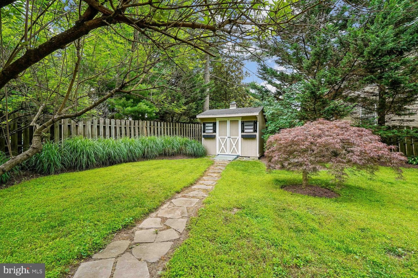16 Maple Avenue photo 7