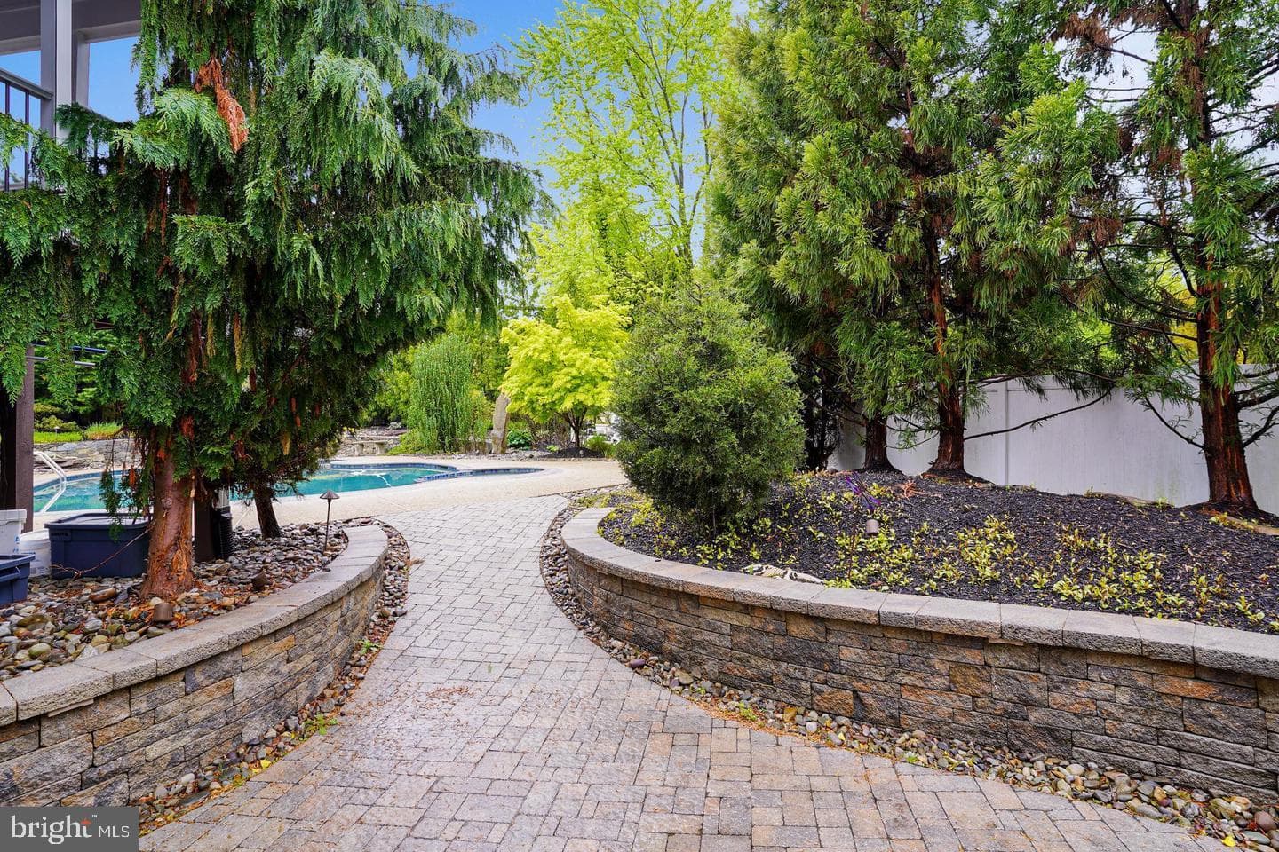 6 Crestview Court photo 3