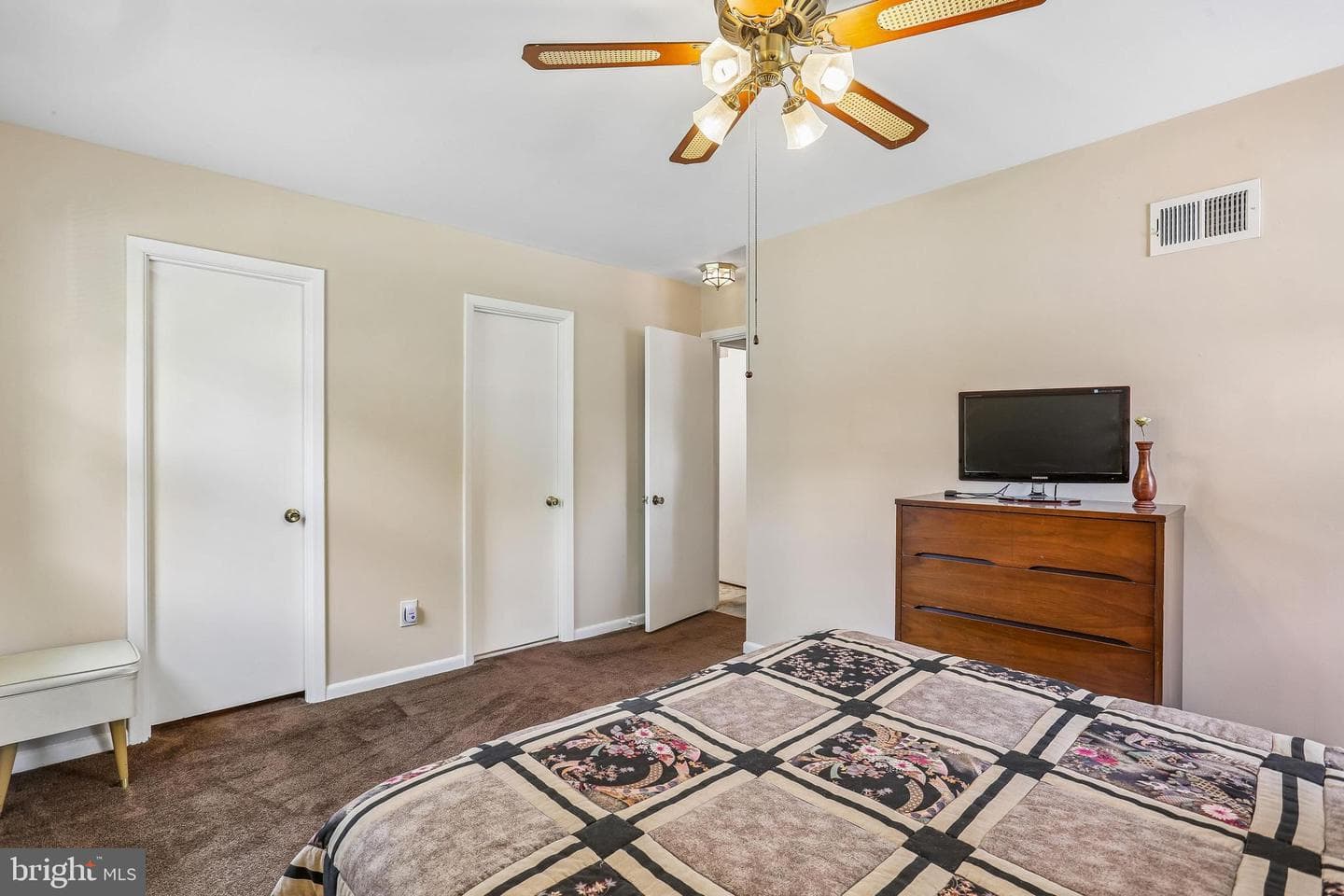 2 Foxhall Court photo 32