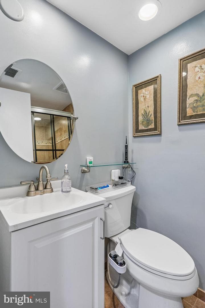 2 Foxhall Court photo 60
