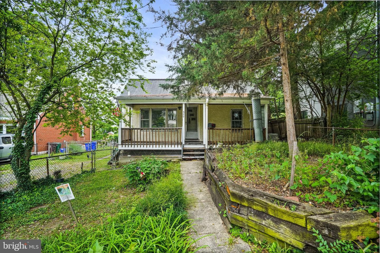 620 Ritchie Avenue photo 2