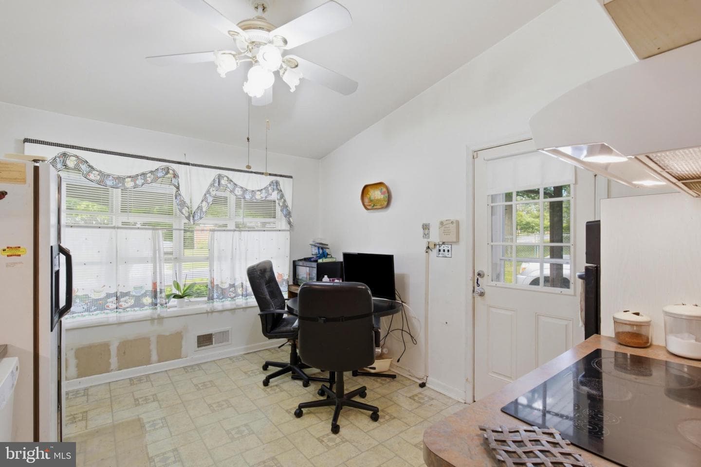 1011 Devere Drive photo 15
