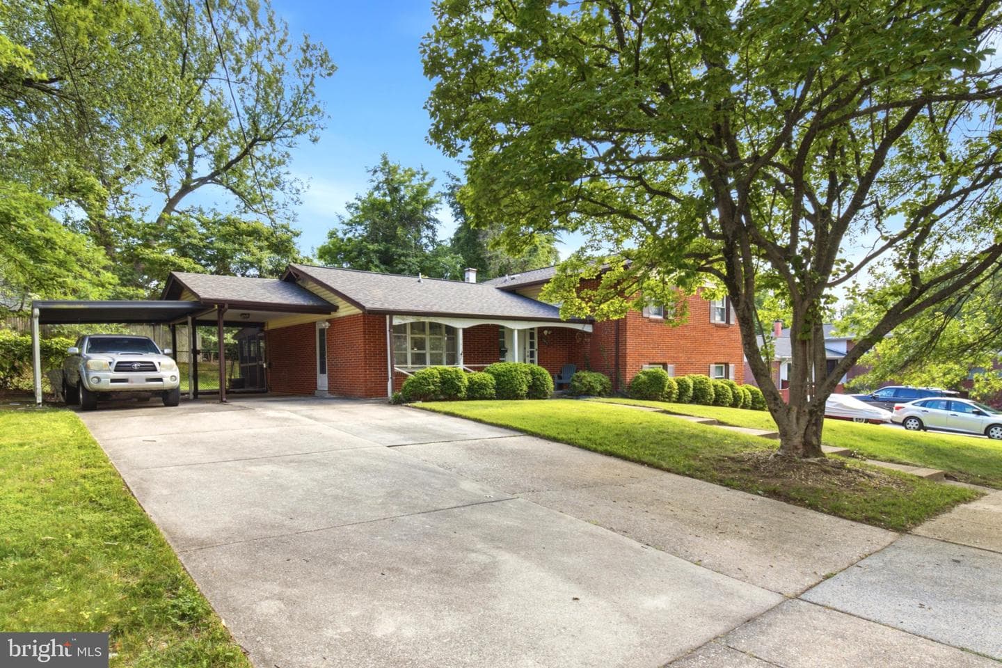 1011 Devere Drive photo 3