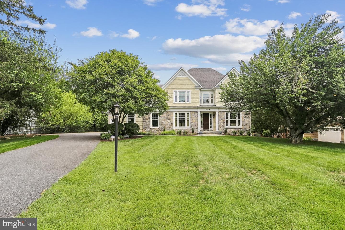 11736 Gainsborough Road photo 3