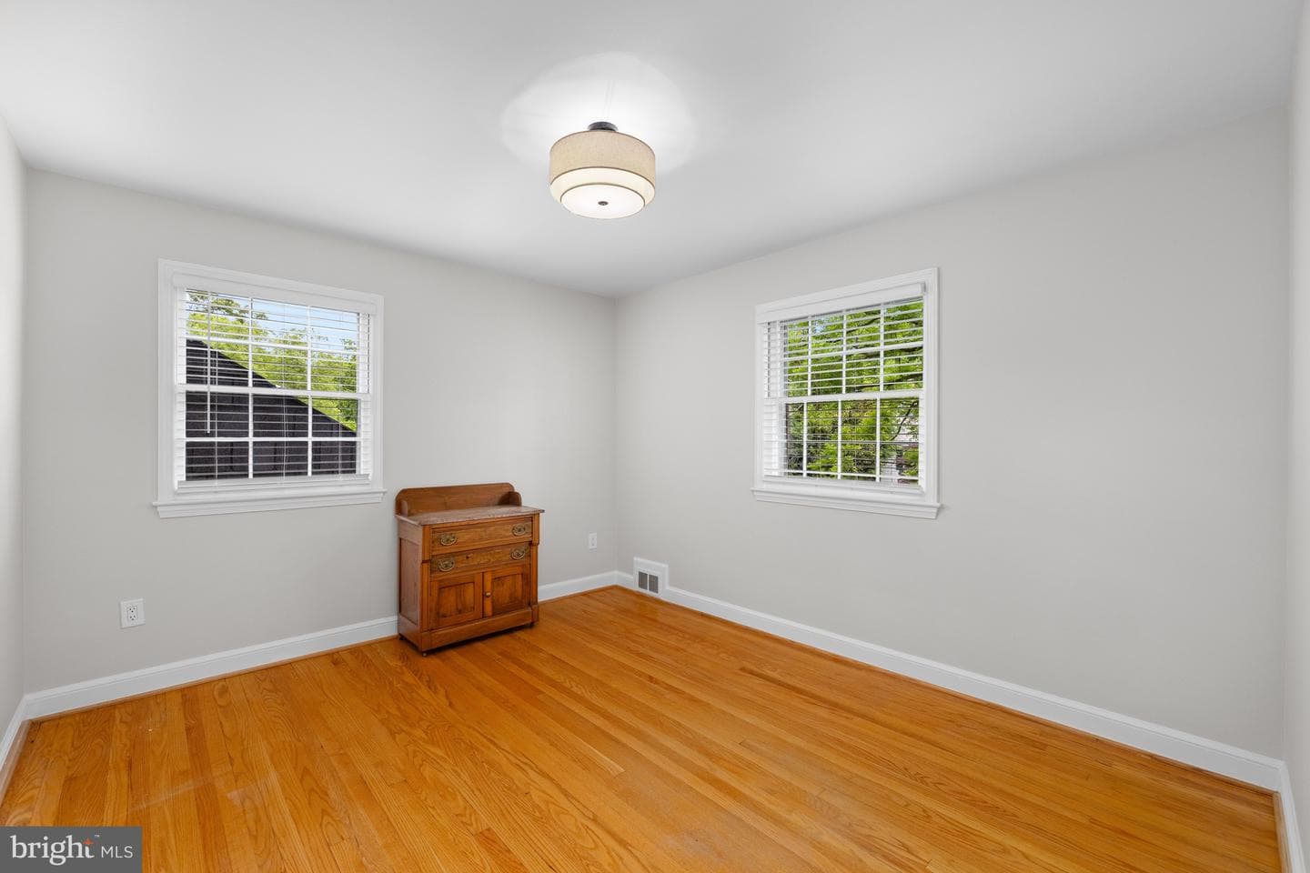 8015 Glendale Road photo 32