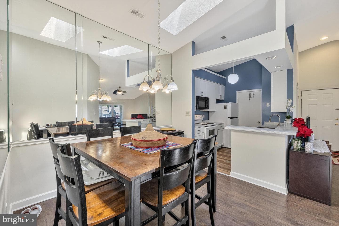 3323 Sir Thomas Drive #3-A-41 photo 7