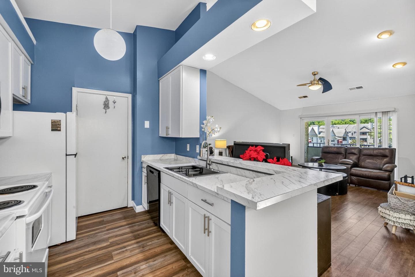 3323 Sir Thomas Drive #3-A-41 photo 9