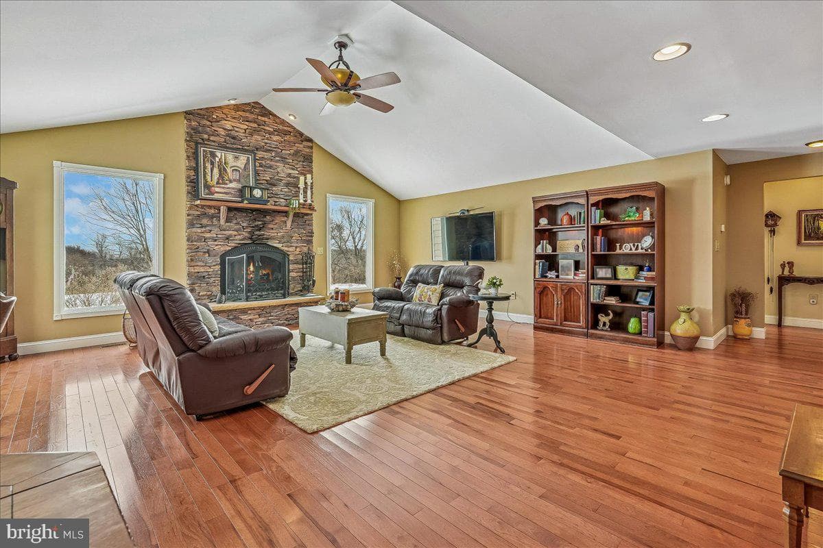 9500 Holsey Road photo 28