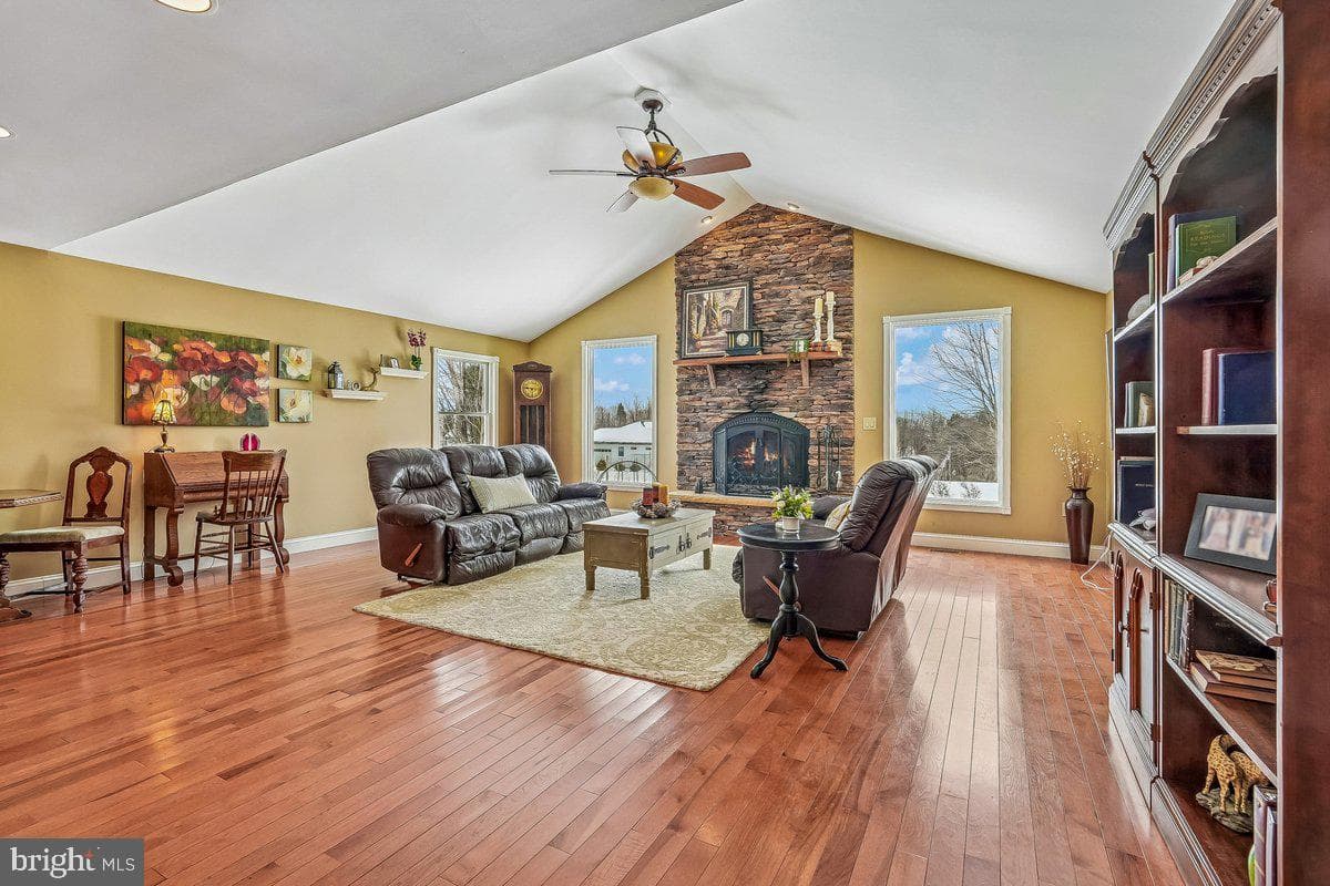 9500 Holsey Road photo 29