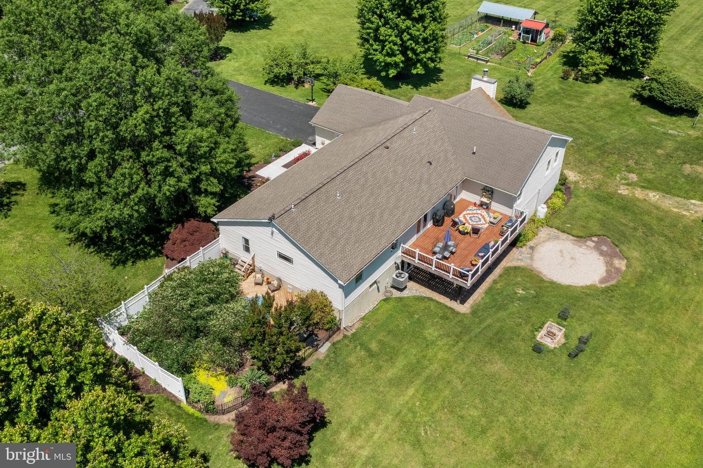 9500 Holsey Road photo 4
