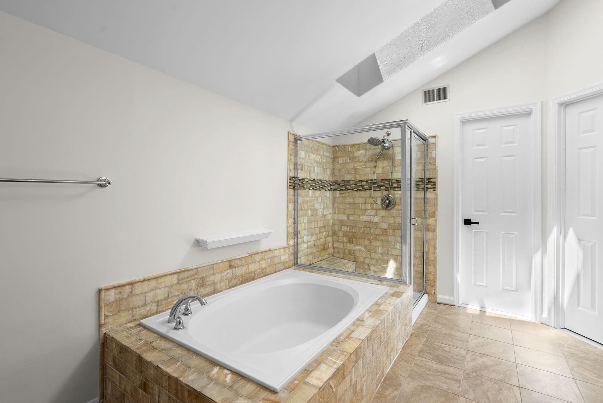 2040 Westchester Drive photo 26