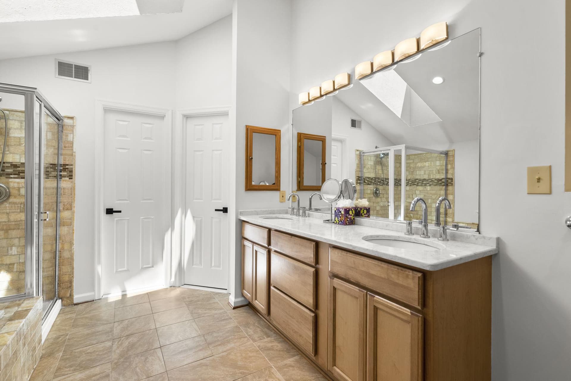 2040 Westchester Drive photo 27