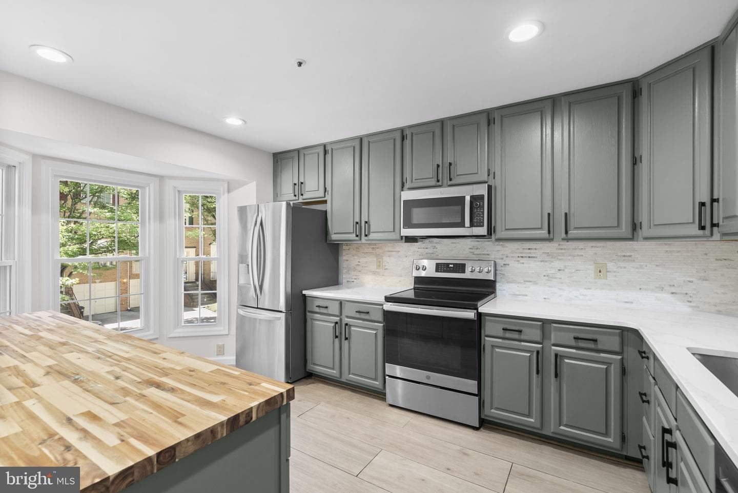 2040 Westchester Drive photo 4