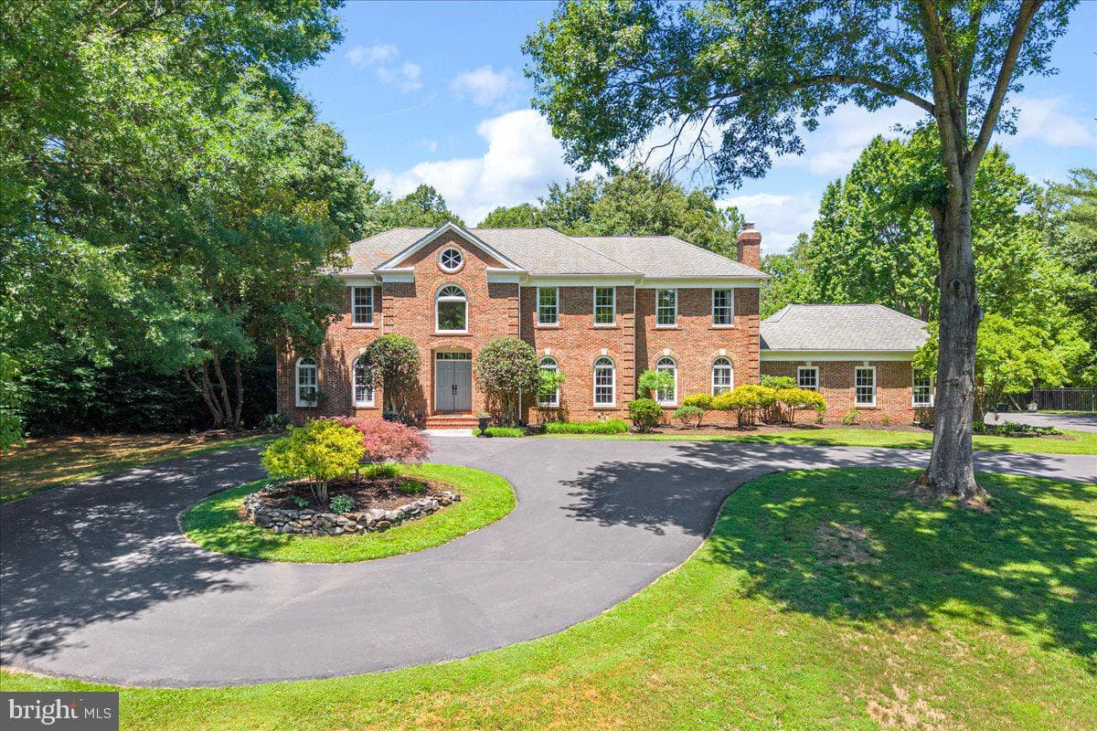 12324 Rivers Edge Dr, Potomac