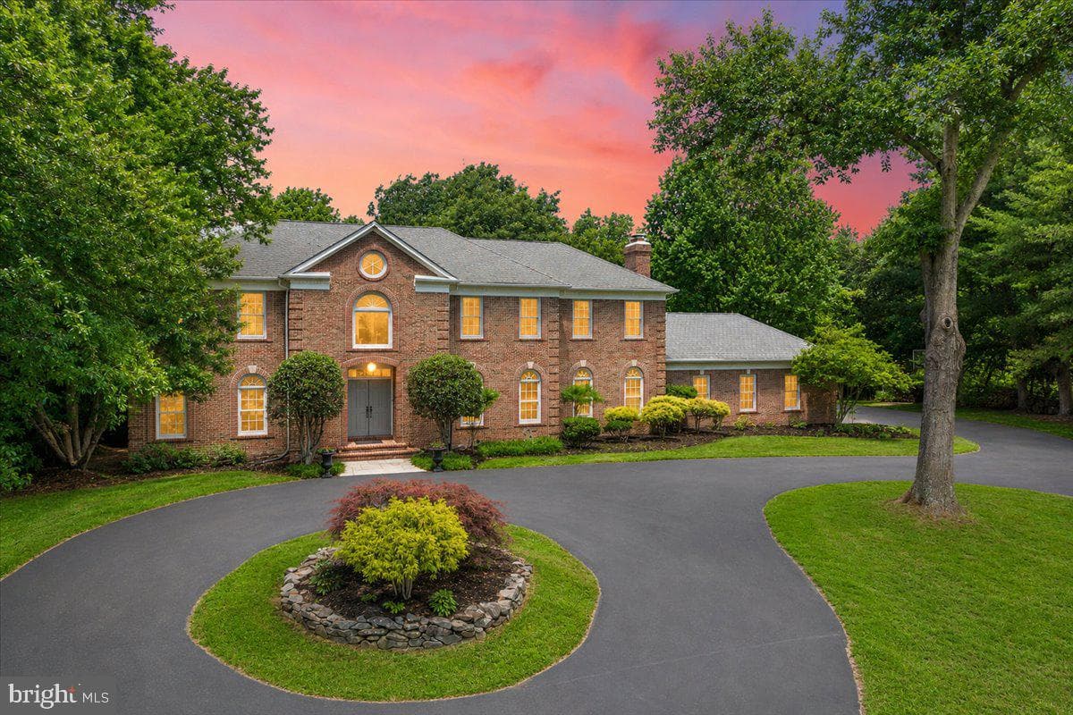12324 Rivers Edge Dr, Potomac