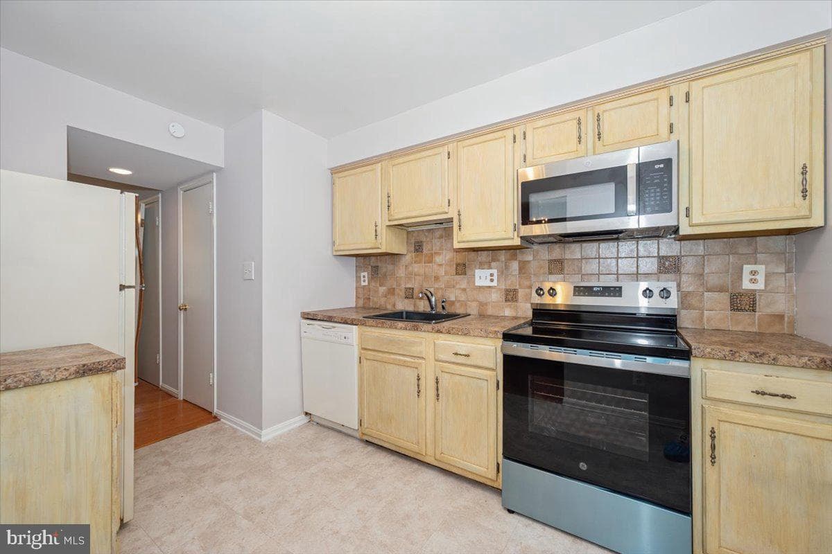 10113 Maple Leaf Drive photo 17
