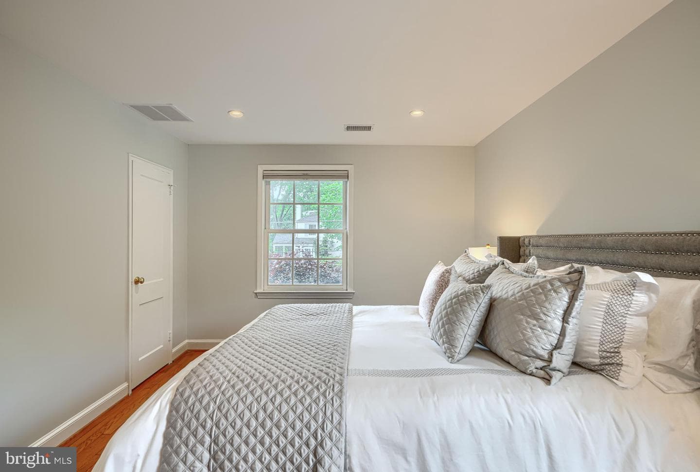 5617 Northfield Road photo 49