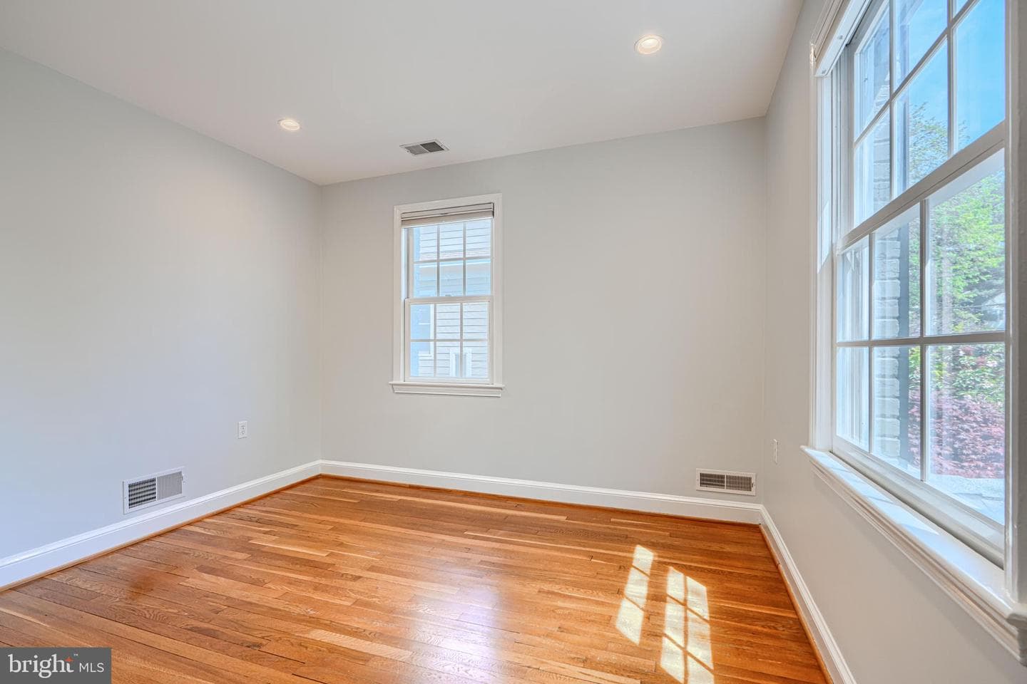 5617 Northfield Road photo 53