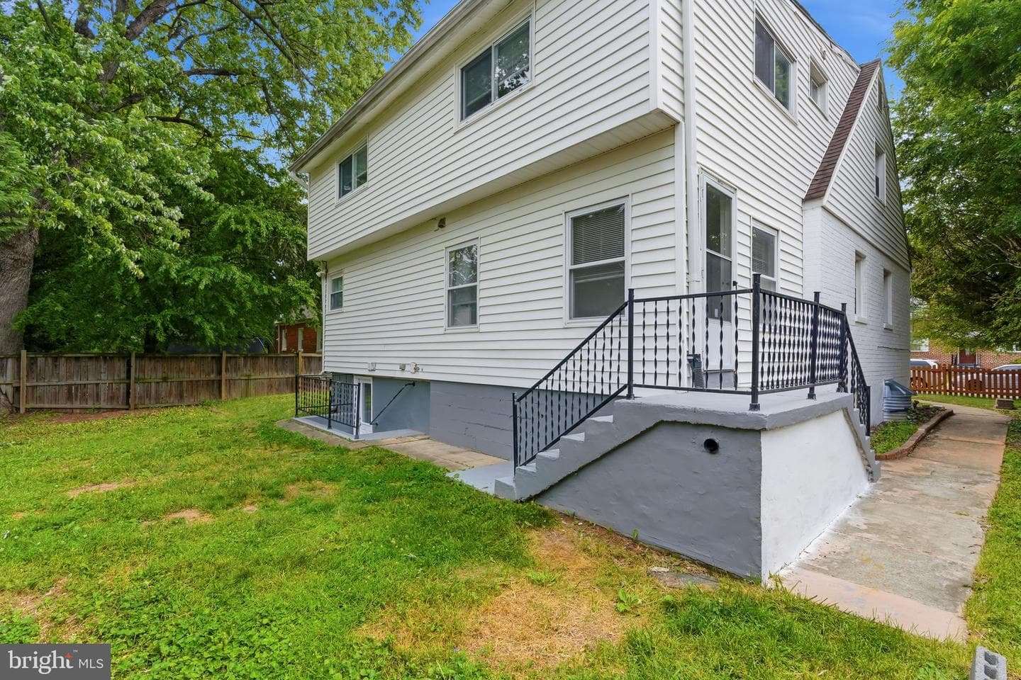 1511 Crest Road photo 5