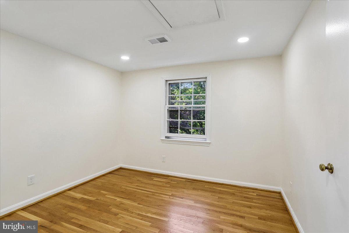 9812 Canal Road photo 32