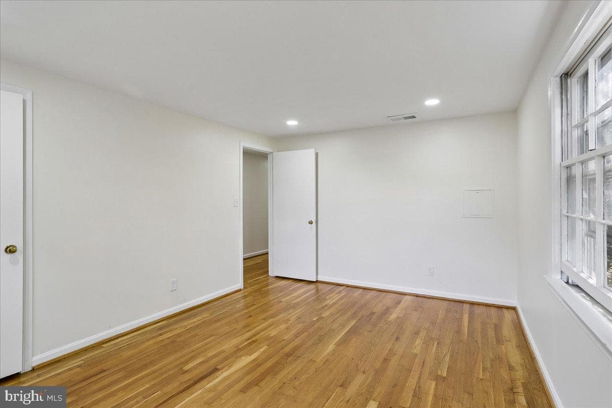 9812 Canal Road photo 35