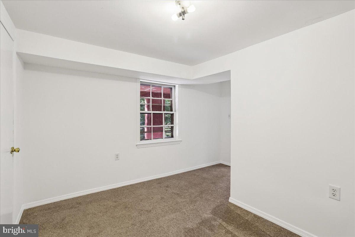 9812 Canal Road photo 42