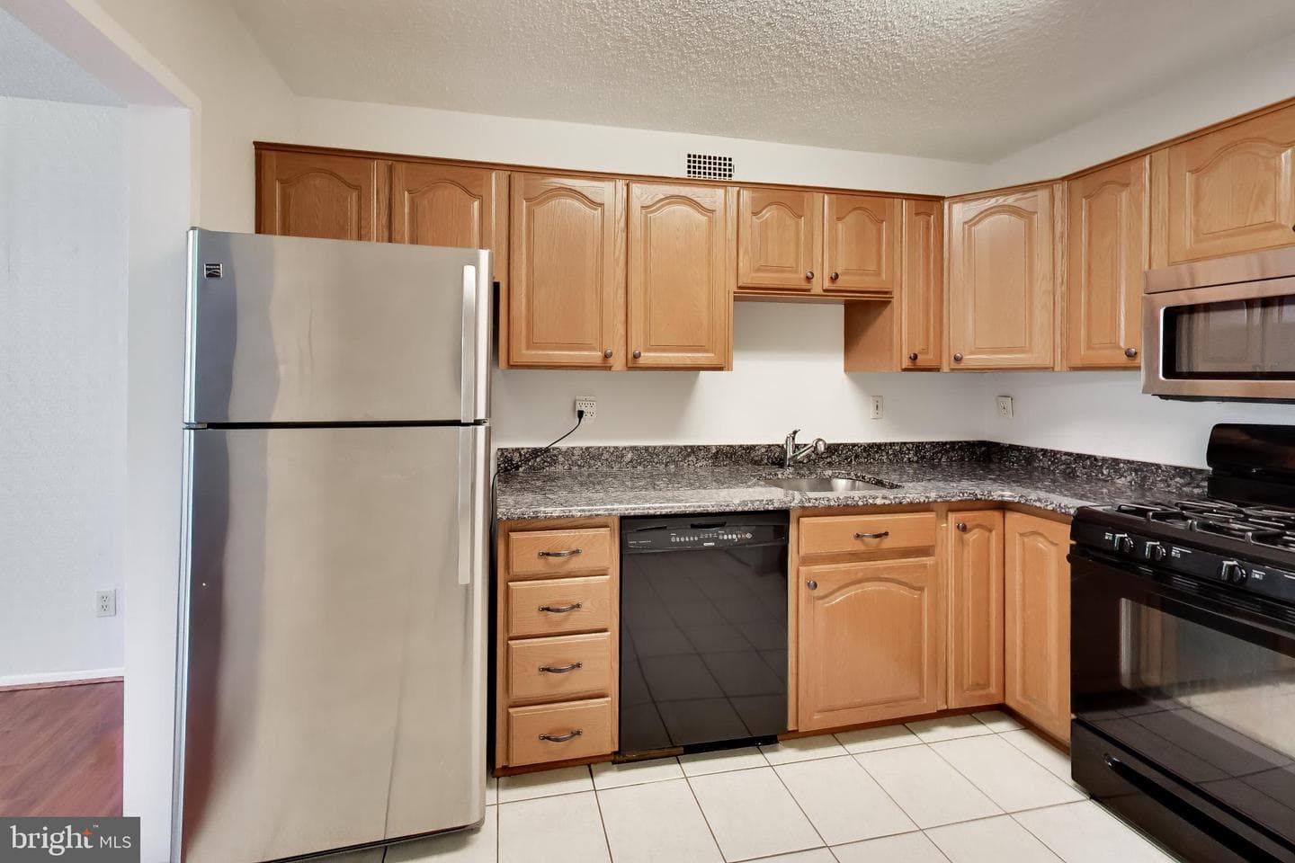 5225 Pooks Hill Rd # 220N photo 19