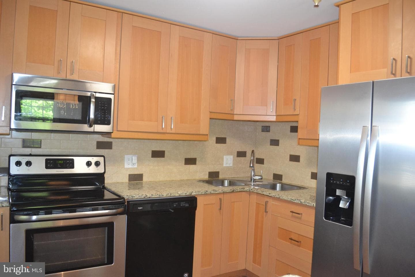 1 Ingleside Court photo 3