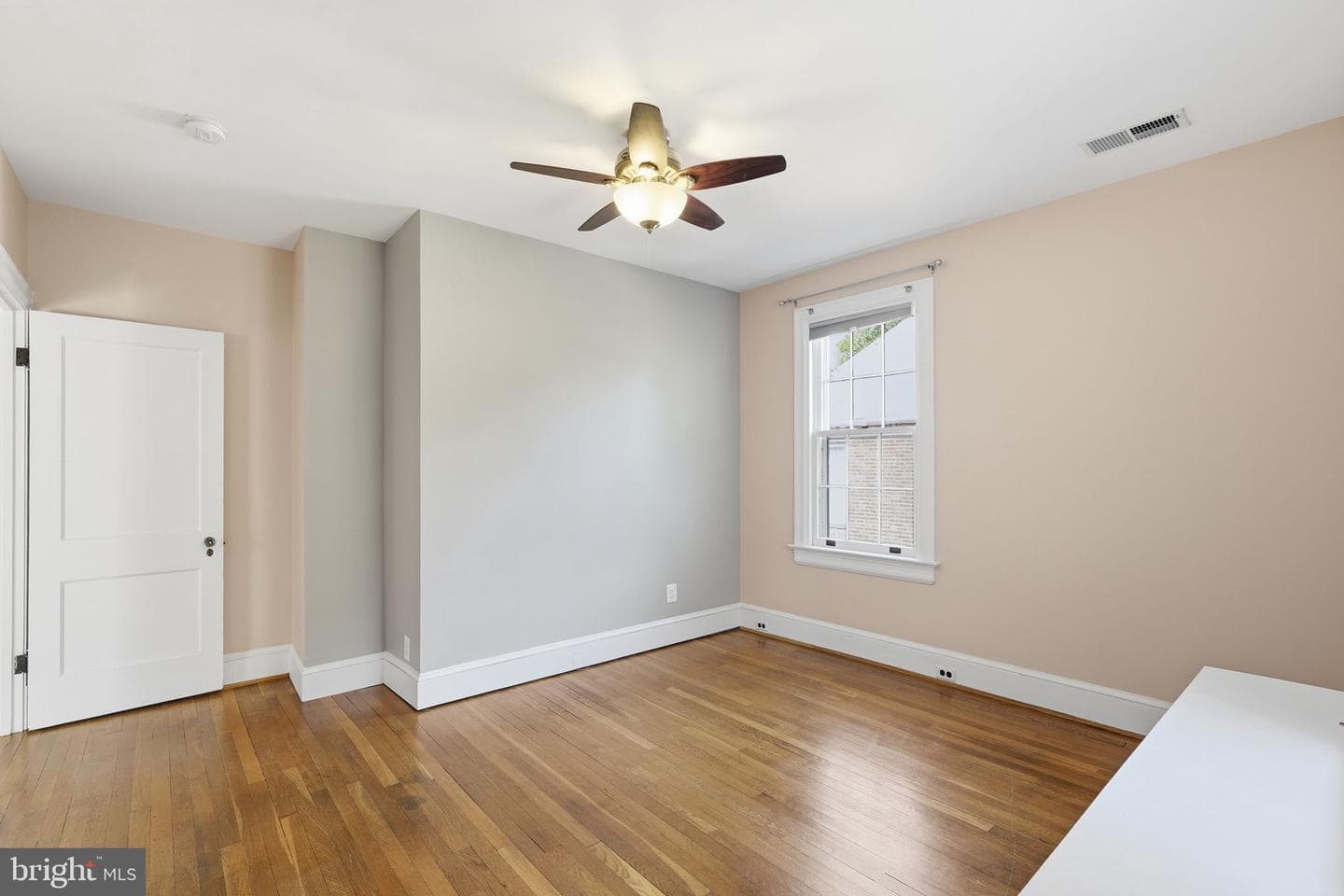 710 Wayne Avenue photo 22