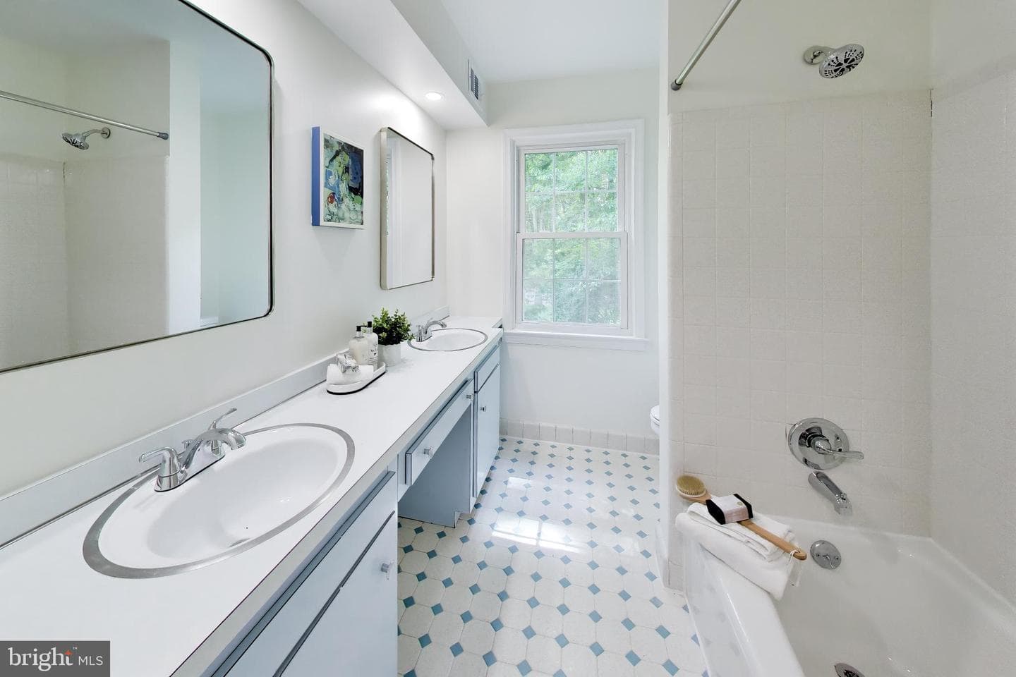 4 Orchard Way N photo 17