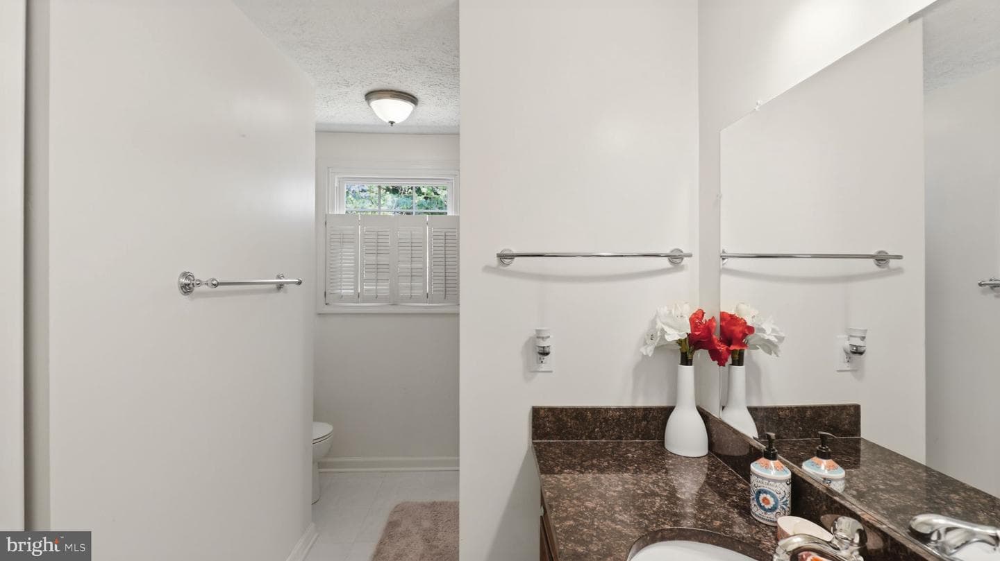 11201 Lake Breeze photo 29