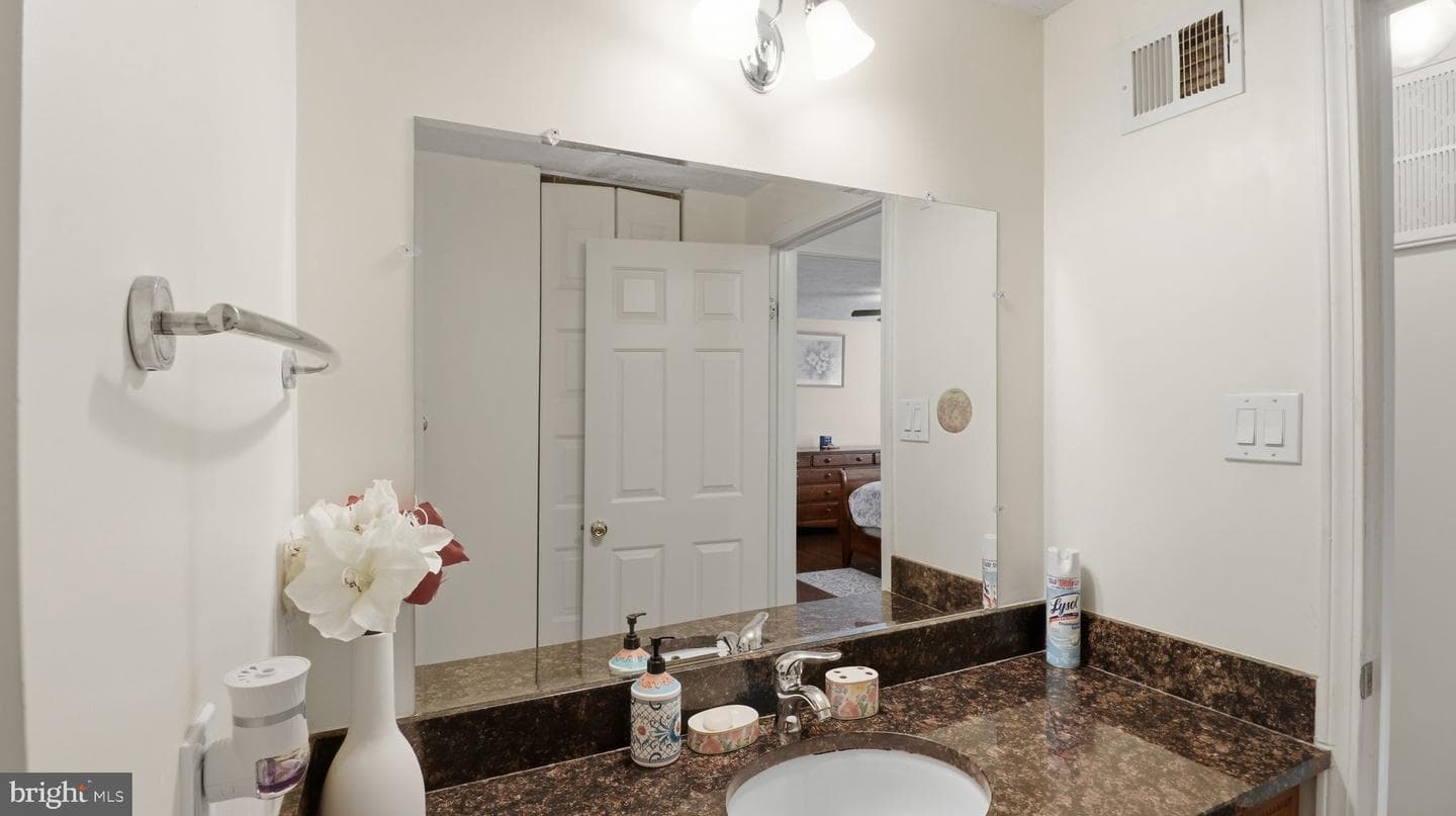11201 Lake Breeze photo 32