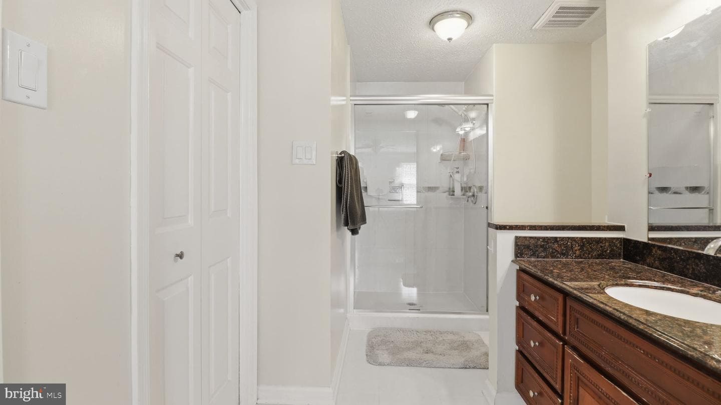 11201 Lake Breeze photo 44