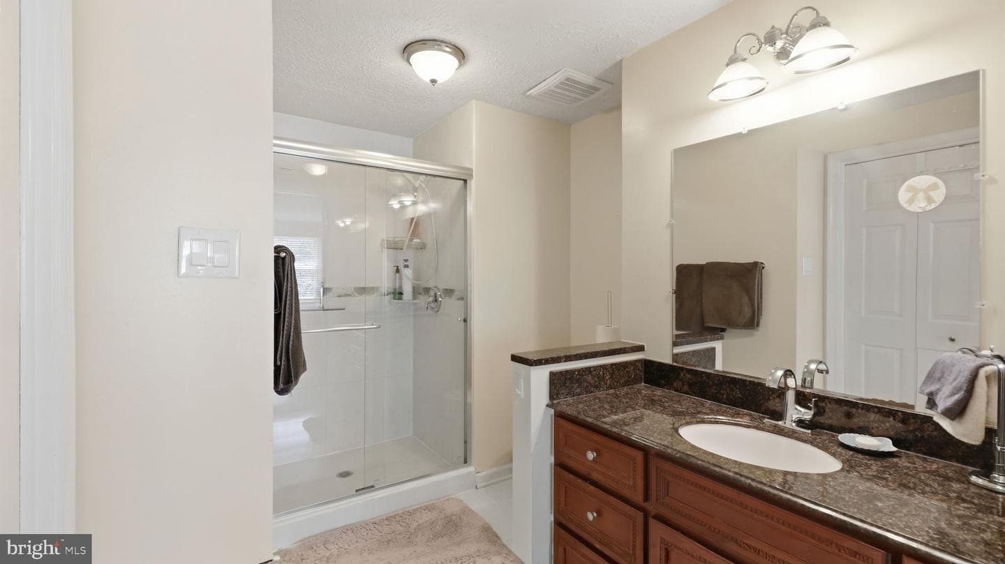 11201 Lake Breeze photo 45
