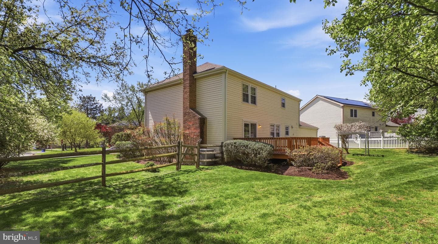 11201 Lake Breeze photo 47