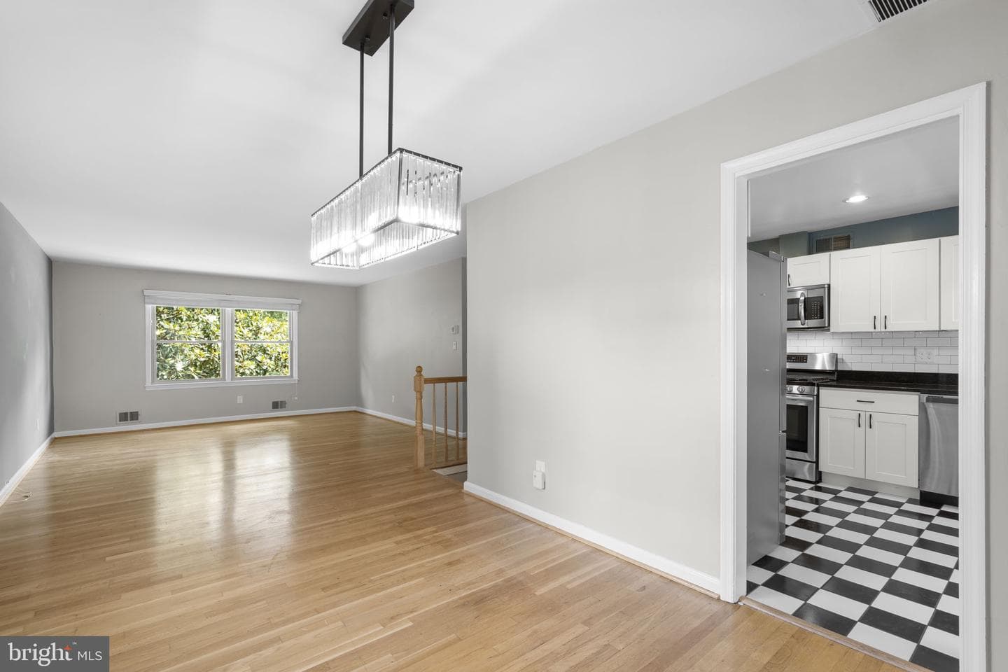 822 Loxford Terrace photo 10
