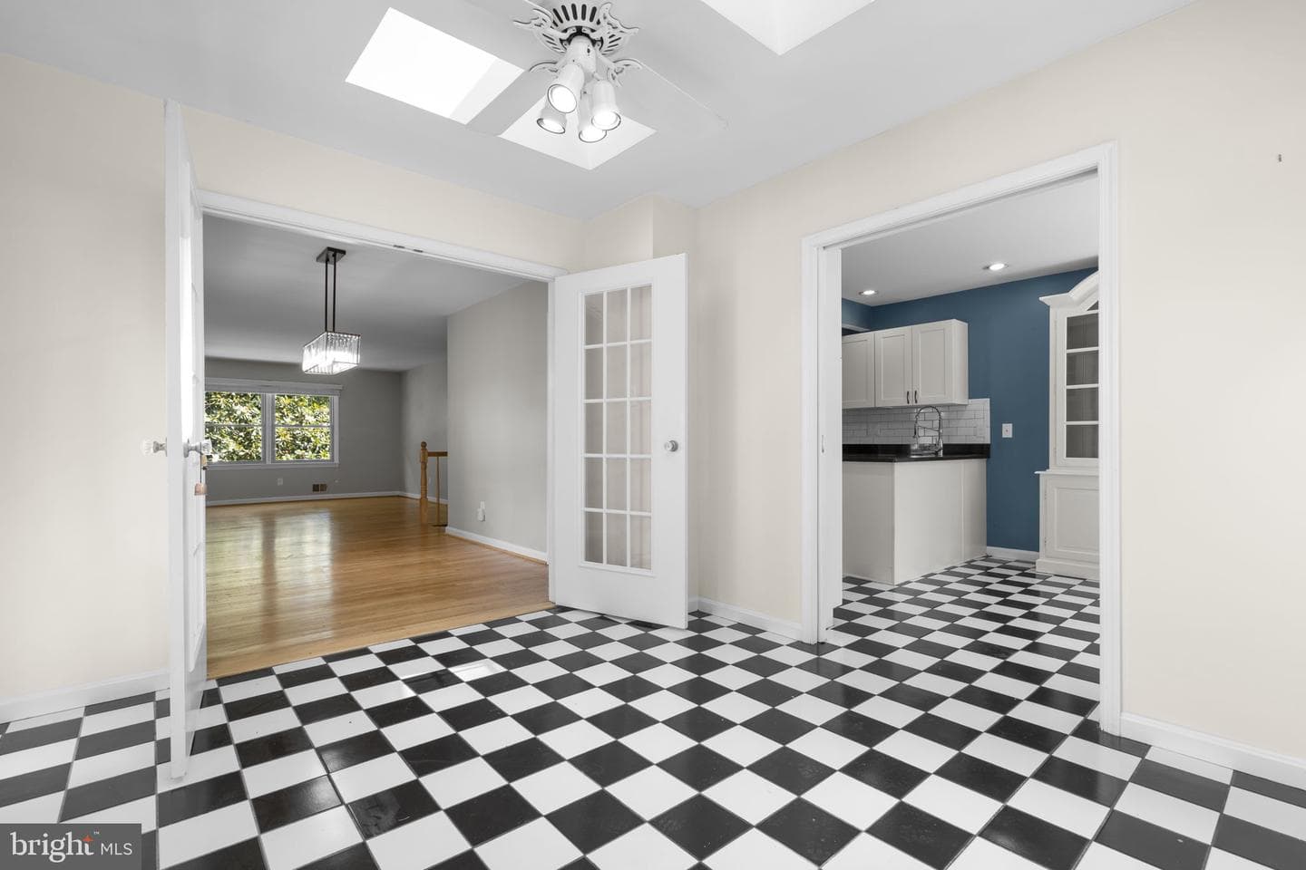 822 Loxford Terrace photo 13