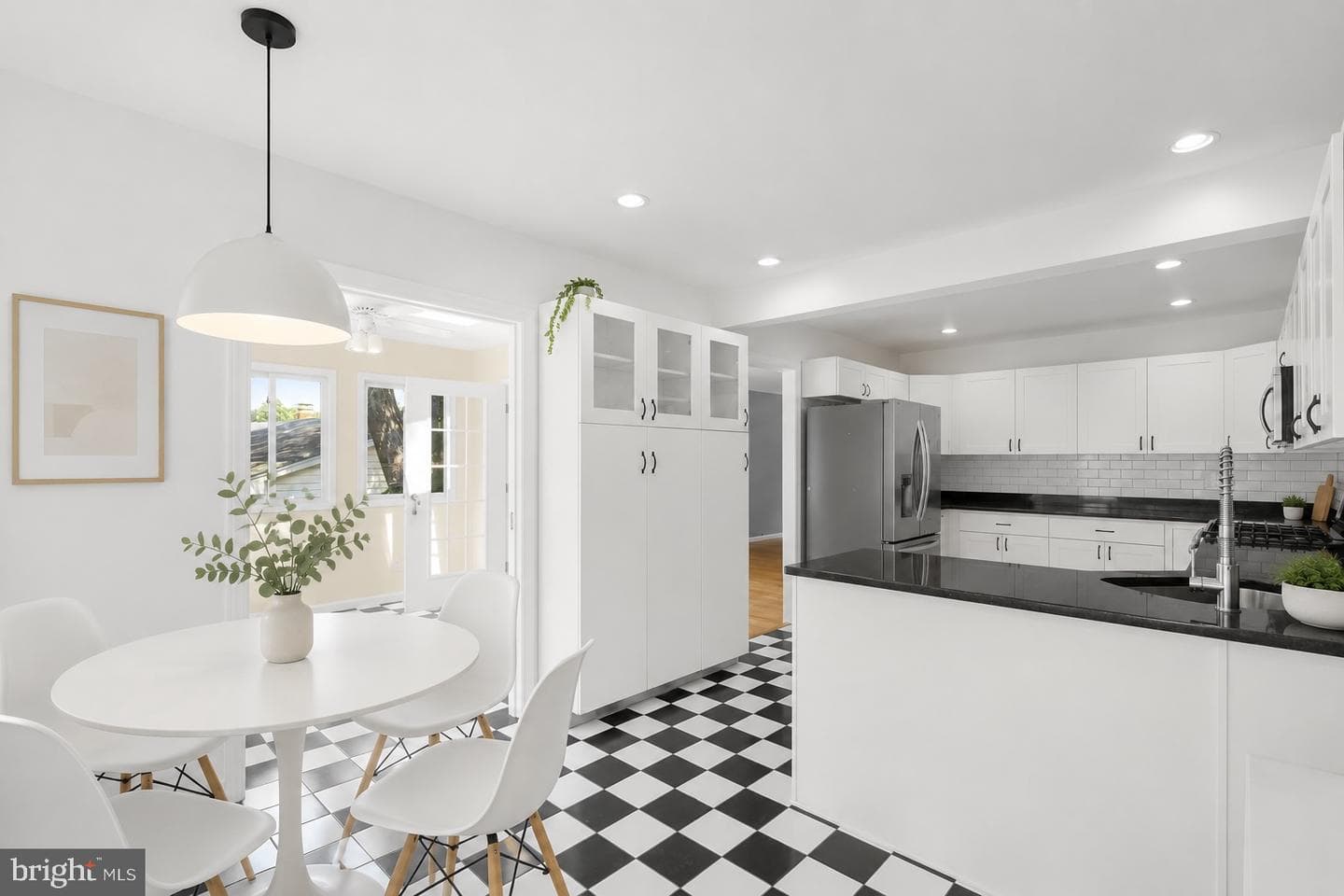 822 Loxford Terrace photo 14