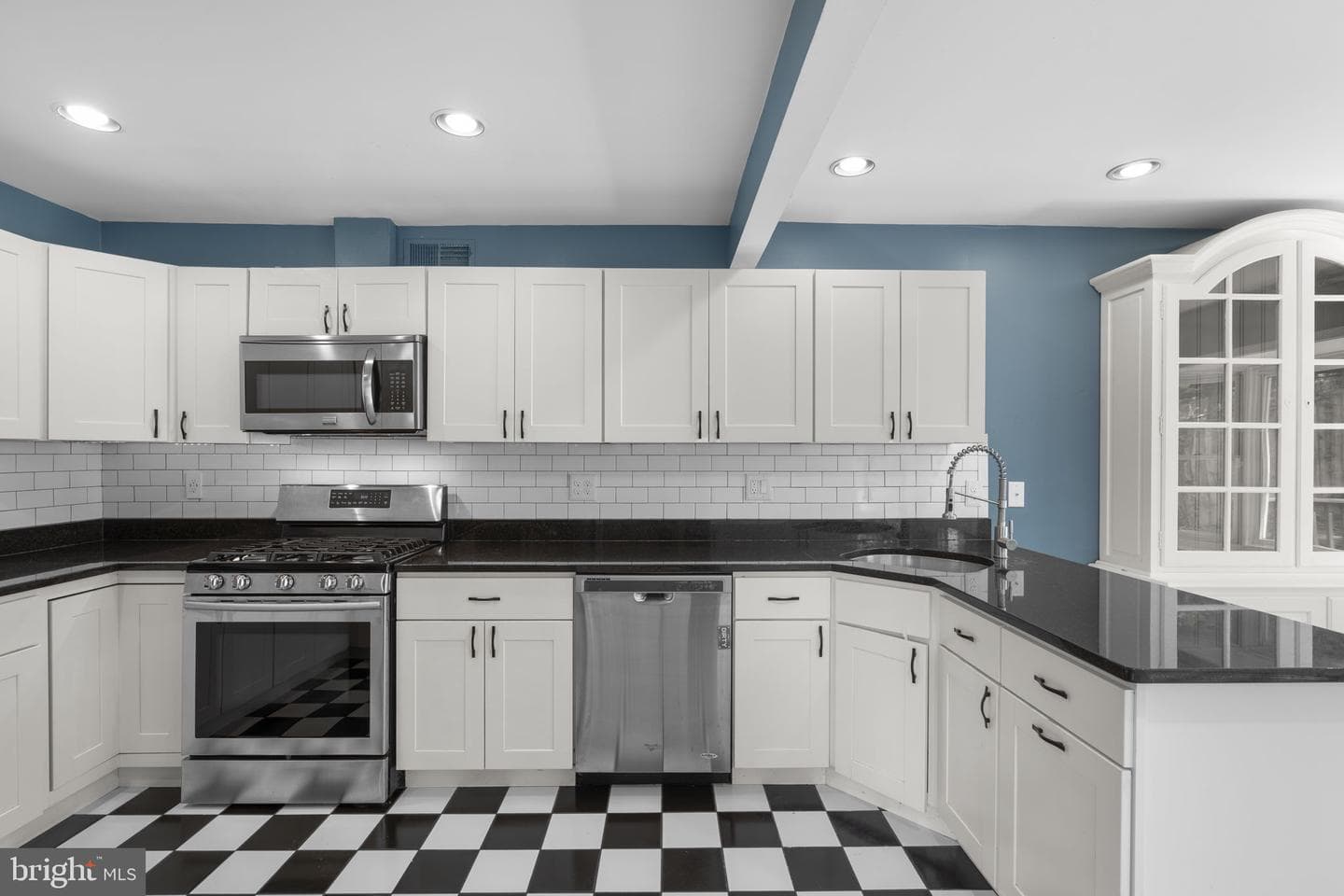 822 Loxford Terrace photo 19