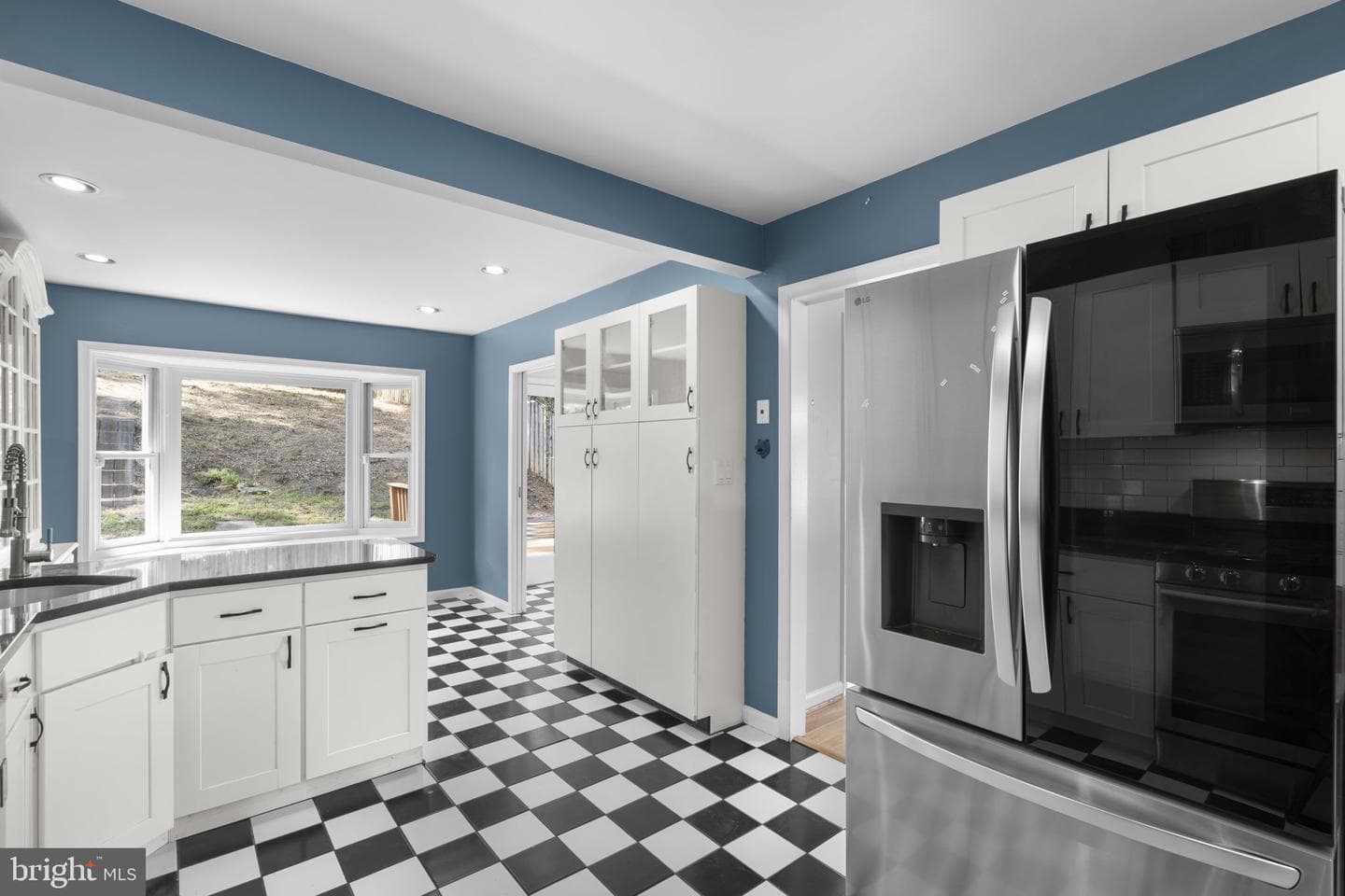 822 Loxford Terrace photo 22